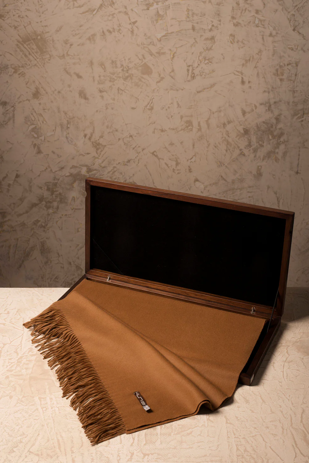 Berna 100% Vicuna Shawl - Image 9