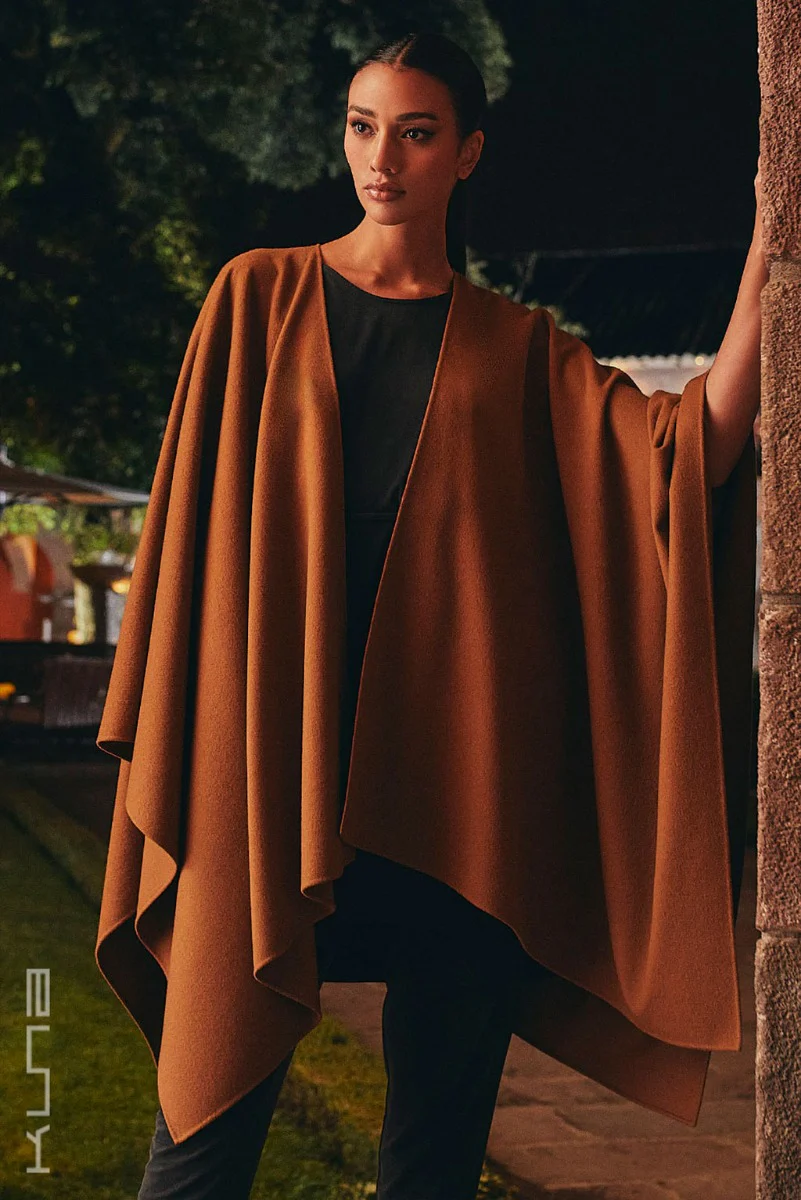 Betty 100% Vicuna Cape - Image 4