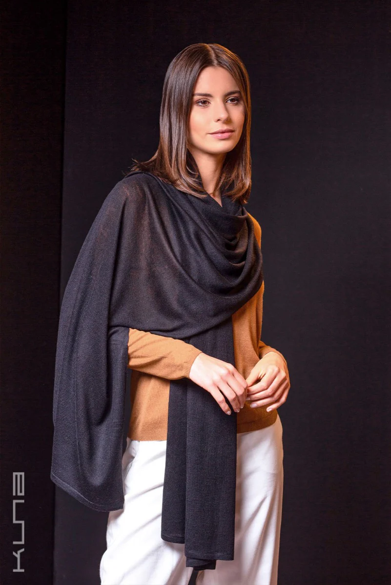 Bouveret 100% Vicuna Knit Shawl - Image 15