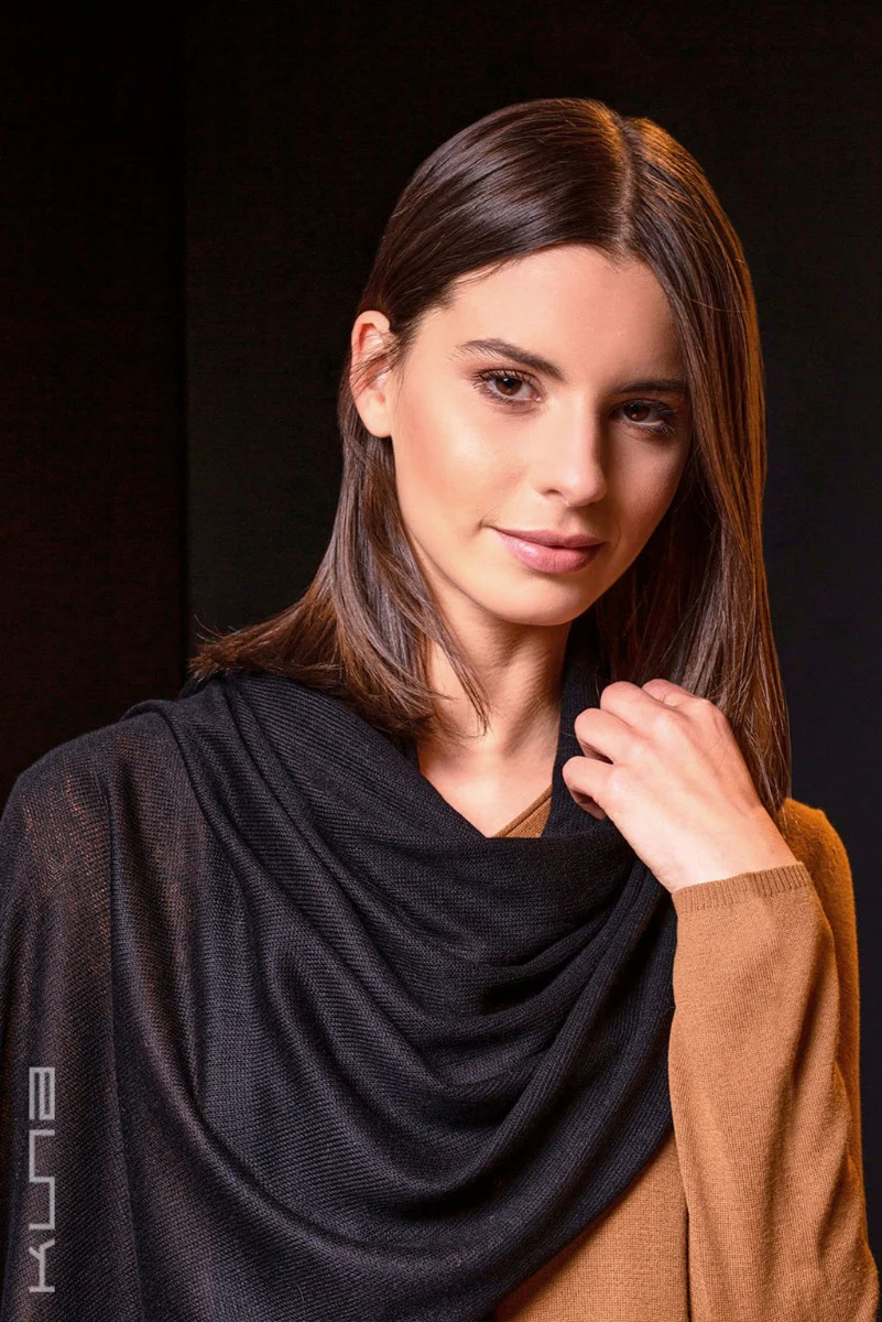 Bouveret 100% Vicuna Knit Shawl - Image 16
