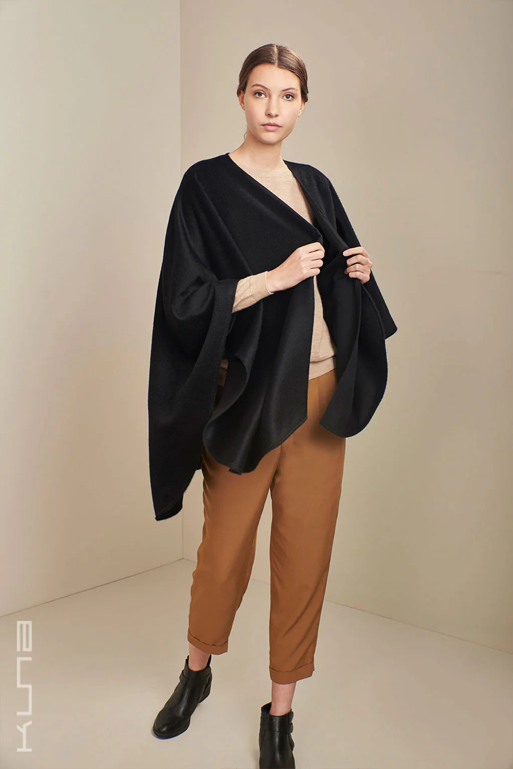Gil Royal Suri Alpaca Cape - Image 10
