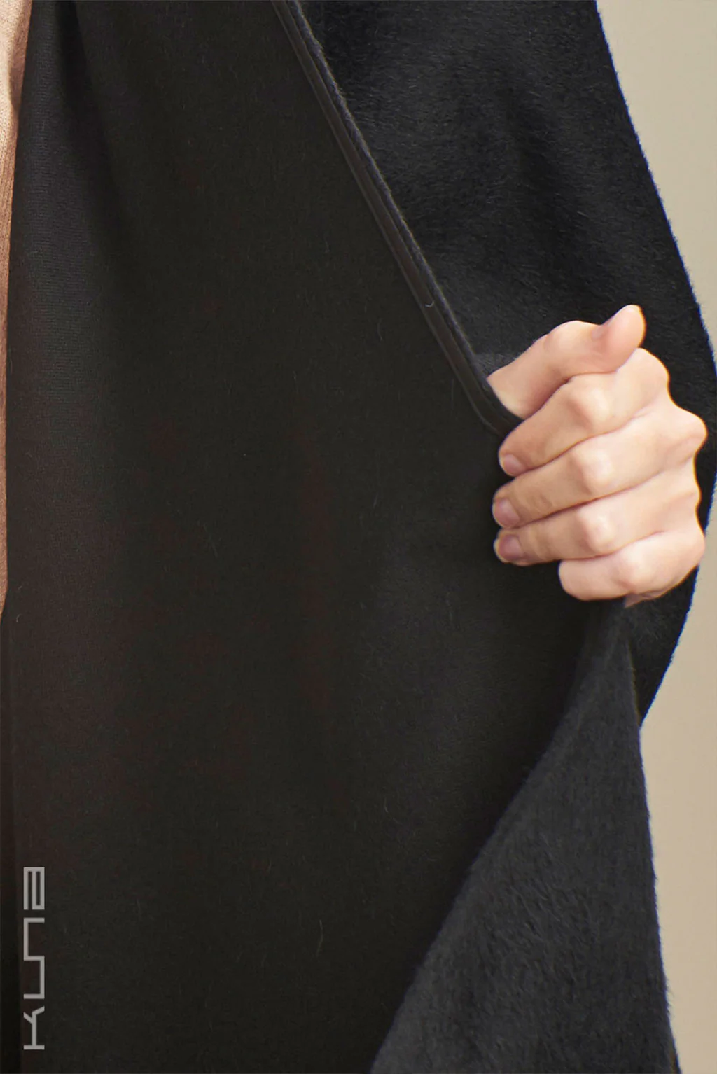 Gil Royal Suri Alpaca Cape - Image 12