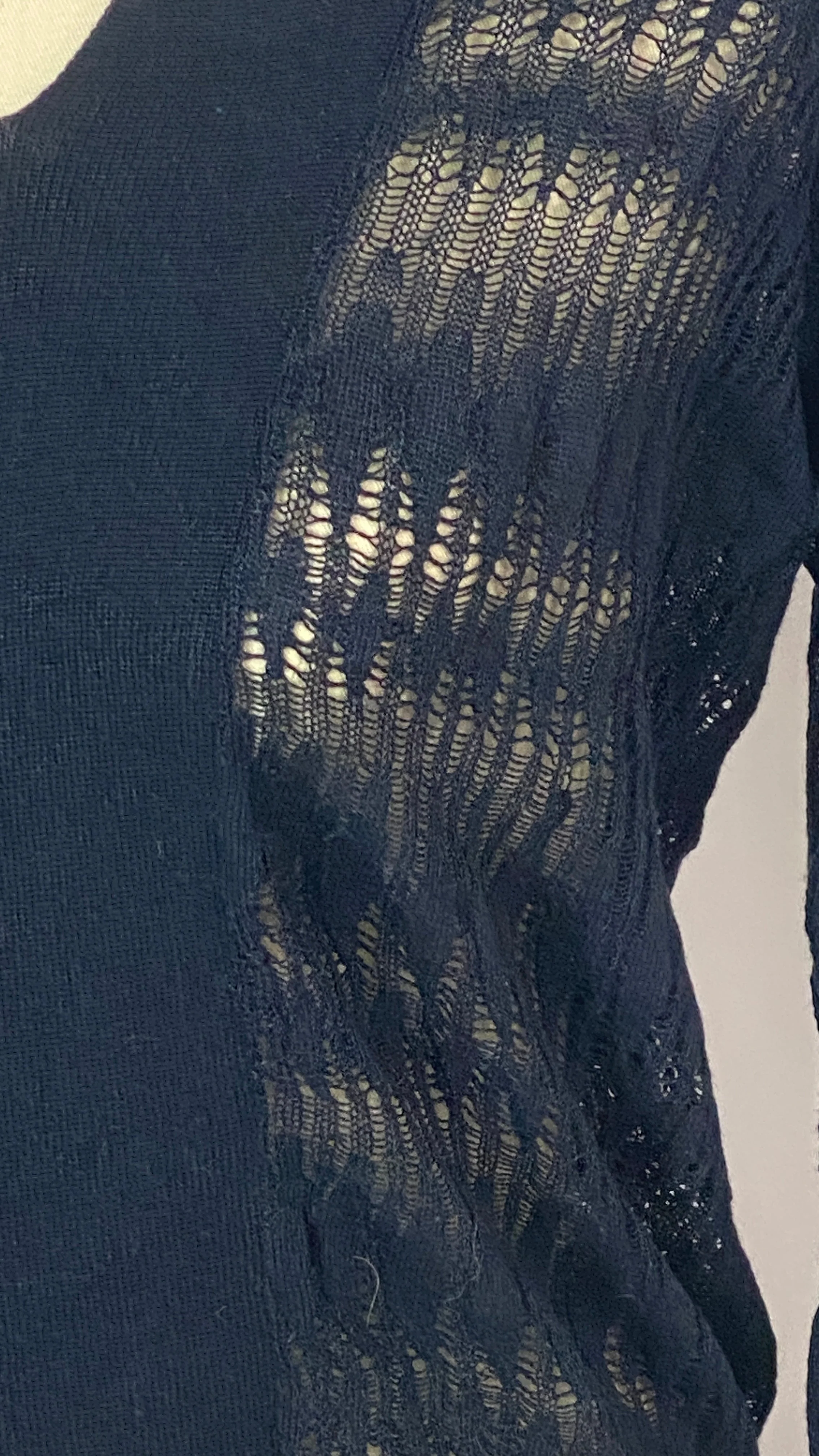 Peace Cashllama & Silk V-neck sweater - Image 4