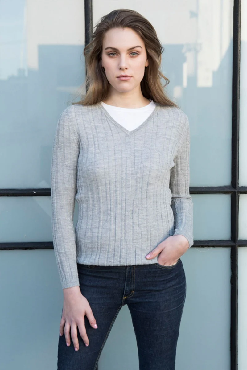 Quella 100% Cashllama V-Neck Sweater - Image 2