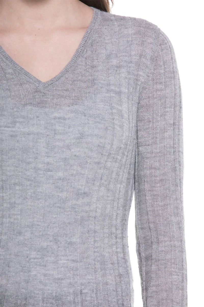 Quella 100% Cashllama V-Neck Sweater - Image 5