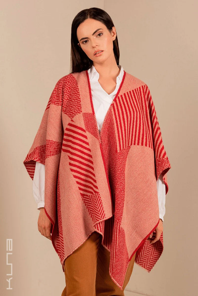 Urubu Baby Alpaca Cape - Image 5