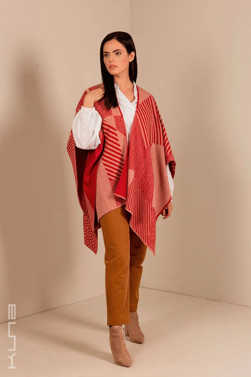 Urubu Baby Alpaca Cape - Image 7
