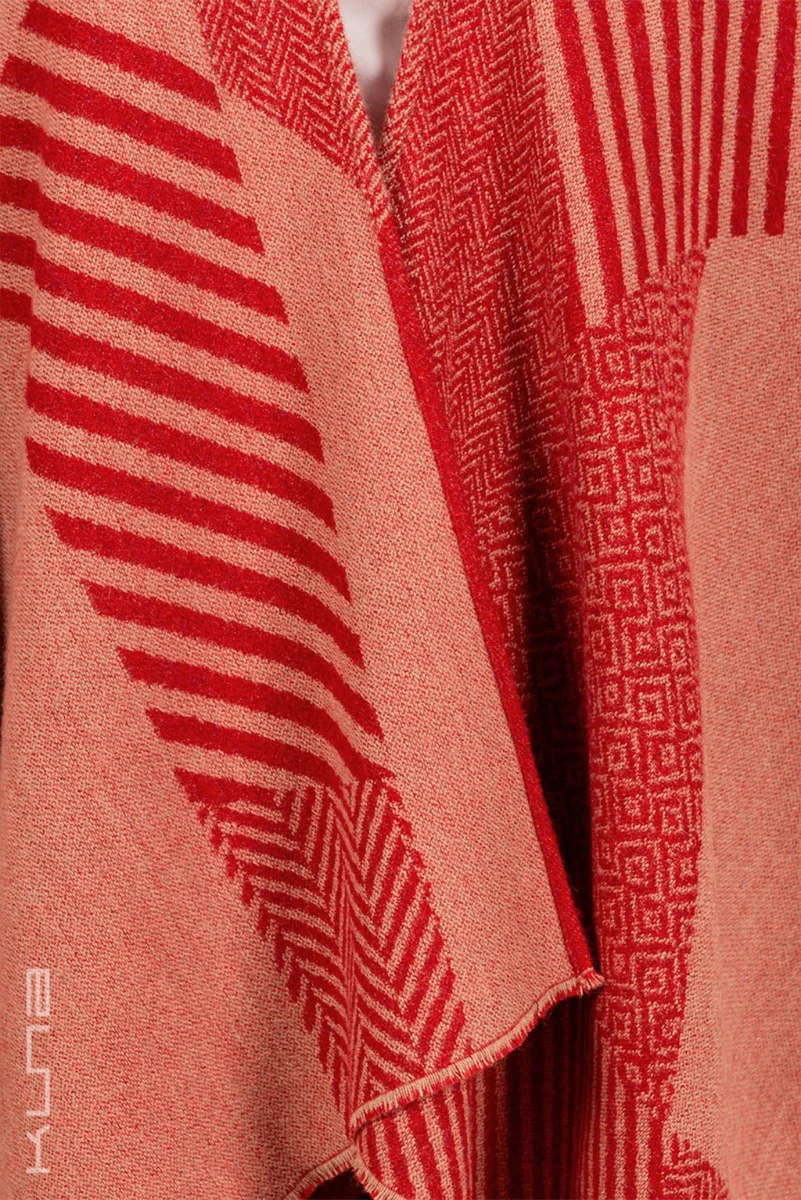 Urubu Baby Alpaca Cape - Image 8