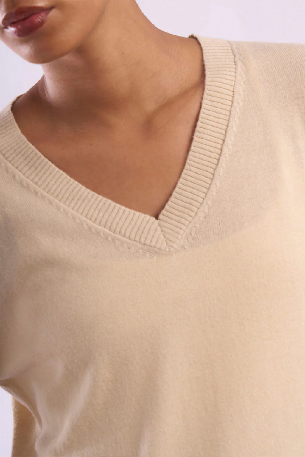 Women's V-Neck Cotton & Alpaca Sweater - Image 4
