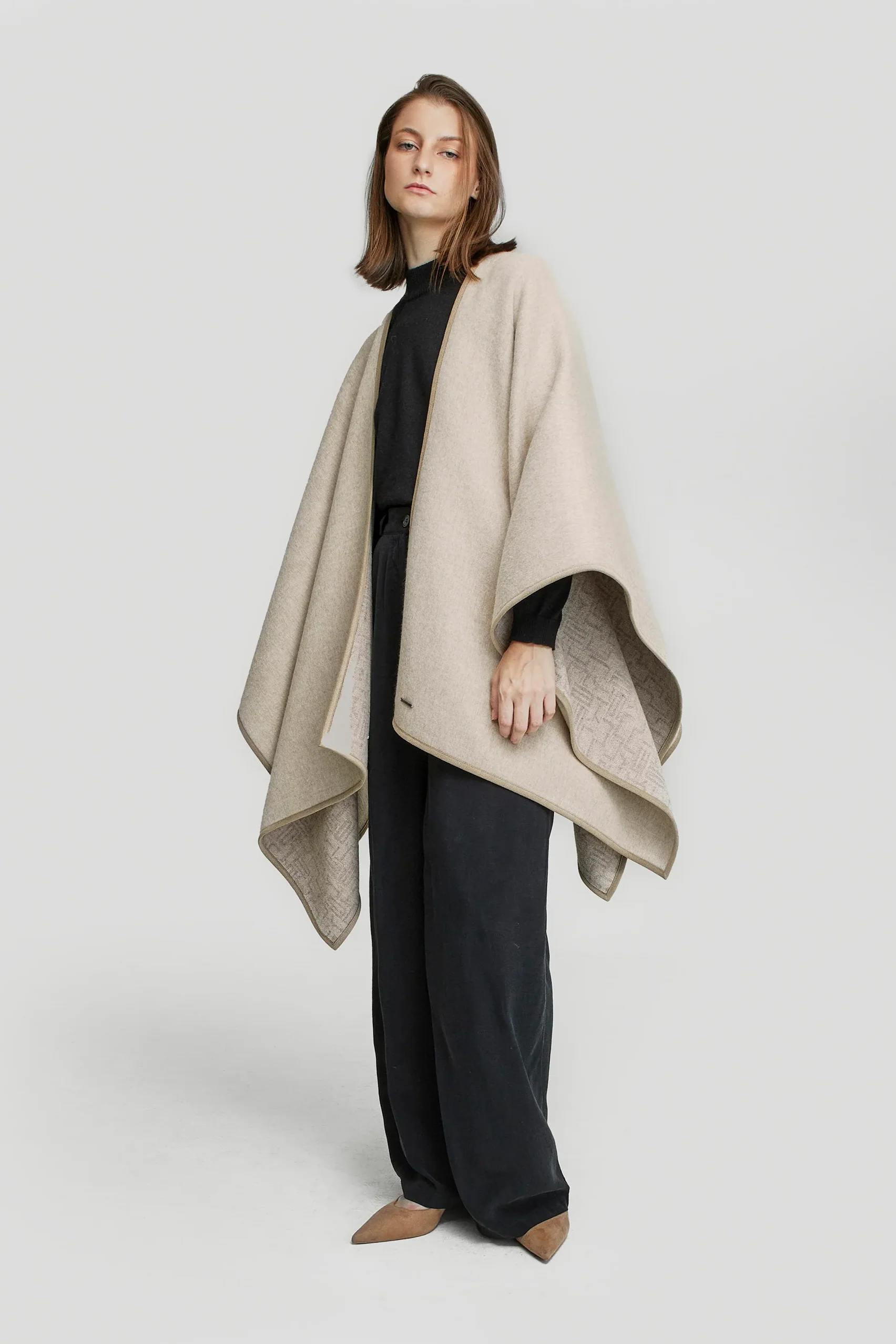 Yper Baby Alpaca Cape - Image 3
